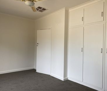 3 Bedroom Beauty in convenient spot! - Photo 2