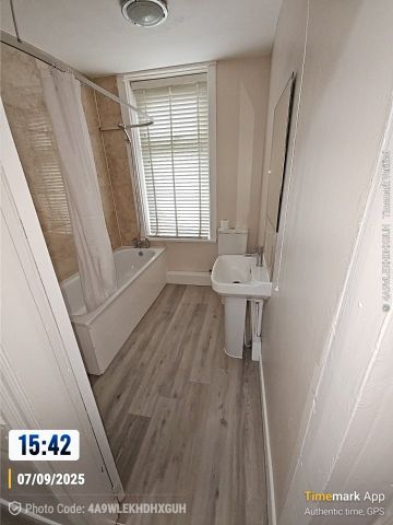 2 Bed Terraced House, Copperfield View, LS9 - Photo 5