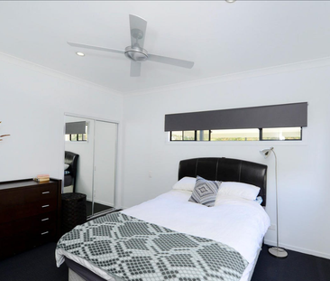Stylish 4-Bedroom House in Vibrant Newtown - Photo 2