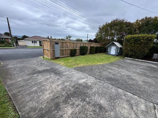 Charming 2BR Home with Courtyard, Fully Fenced - Photo 1
