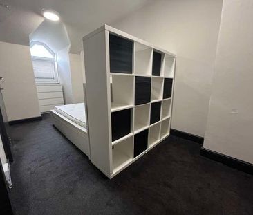 Bedroom Student House, LN1 - Photo 3