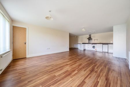 2 bedroom flat to rent - Photo 2