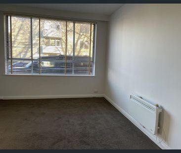 SPACIOUS STUDIO APARTMENT IN TOP LOCATION! - Photo 3