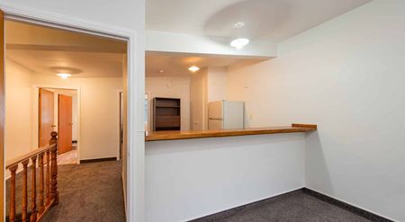 Super sunny upstairs 1 bedroom flat - Photo 2