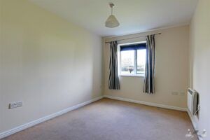 2 BEDROOM Apartment - Ground Floor - Photo 3