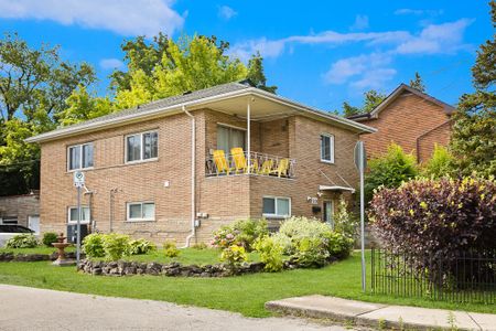 For Lease - 205 Emerson Street, Hamilton, Ontario - Photo 2