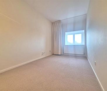 3 bedroom flat to rent - Photo 5