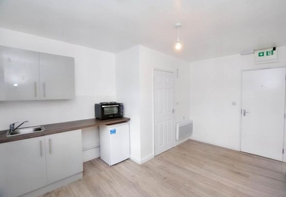 Studio to rent - Photo 1