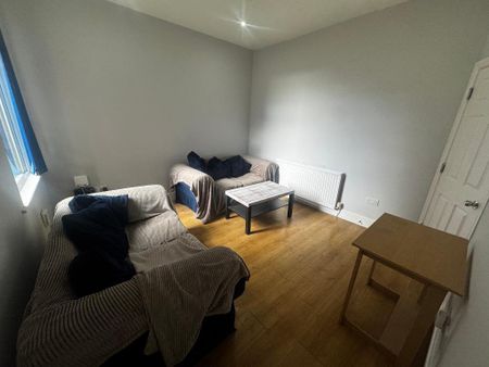 4 bedroom terraced house to rent - Photo 4