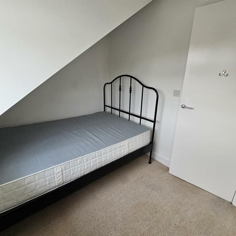 4 bedroom semi-detached house to rent - Photo 1
