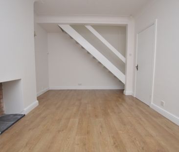 2 Bedroom Terraced House - Photo 2