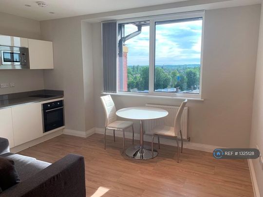 Studio to rent - Photo 1