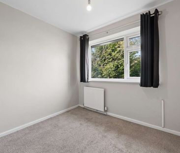 Extended five bedroom family home with a private west facing garden... - Photo 6
