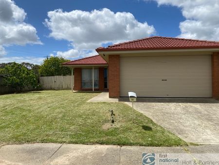 16 Karwarren Way, Cranbourne West - Photo 4