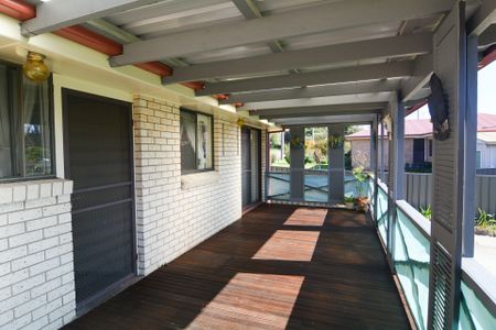 NEAT FAMILY HOME - Photo 2