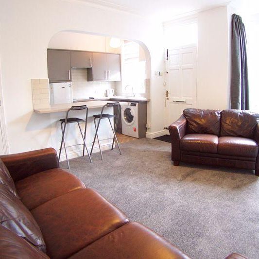 1 bedroom in a flat share to rent - Photo 1