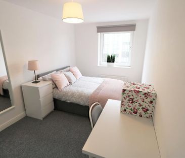 3 bedroom flat to rent - Photo 3