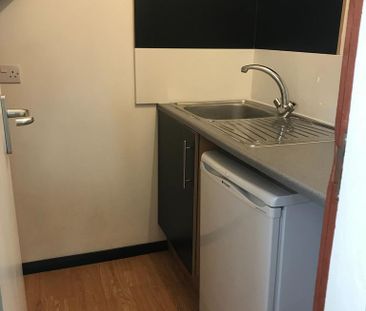 1 bedroom in a house share to rent - Photo 5