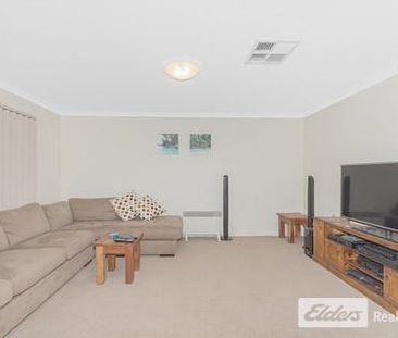 Low Maintenance 3-bedroom 2-bathroom family home! - Photo 2