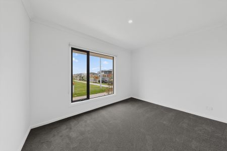 34 Jandakot, Point Cook VIC 3030 - House For Rent | Domain - Photo 4