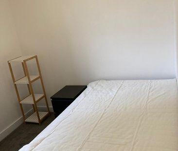 2 Bed Maisonette, Parfrey Street, W6 - Photo 2