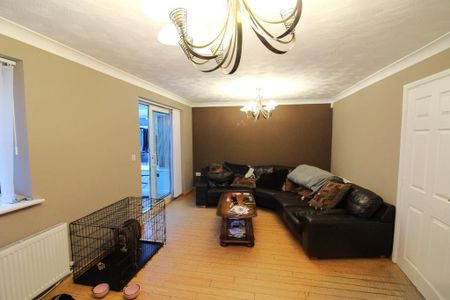3 bedroom detached house to rent - Photo 3