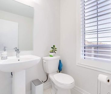 For Lease - 239 Harding Park, Newmarket, Ontario - Photo 5