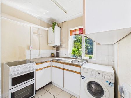 3 bedroom semi-detached house to rent - Photo 3