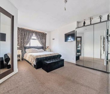 3 bedroom flat to rent - Photo 3