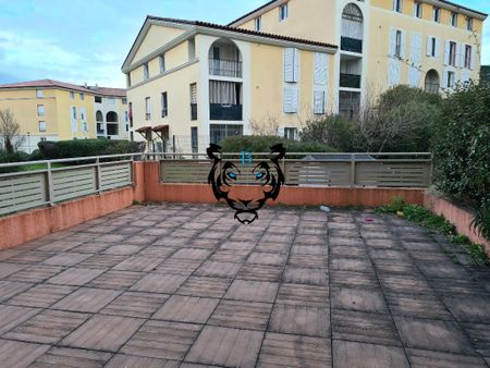 EXCLUSIVITE - LOCATION -T2 meublé avec grande terrasse - Frejus, - Photo 2