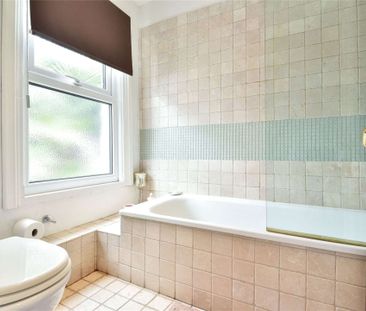 Charming two bedroom cottage with a courtyard garden located in the... - Photo 3