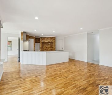 Beautiful Family Home in Sought-After Location HOME OPEN SATURDAY 0... - Photo 3