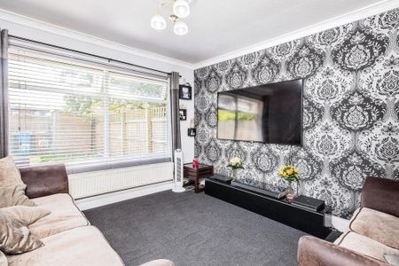 3 bedroom end of terrace house to rent - Photo 4