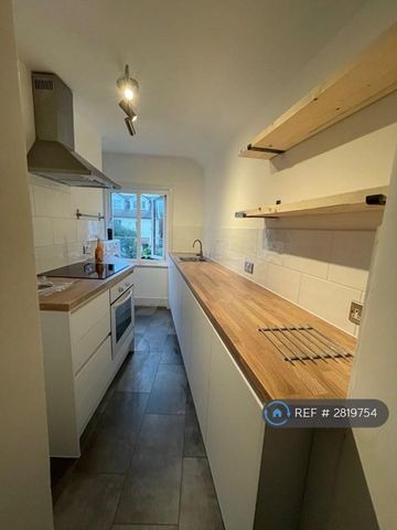 2 bedroom maisonette to rent - Photo 4