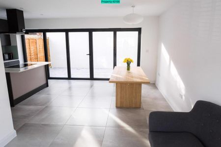 4 bedroom terraced house to rent - Photo 3