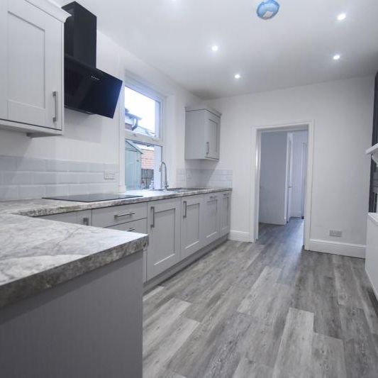 4 bedroom terraced house to rent - Photo 1