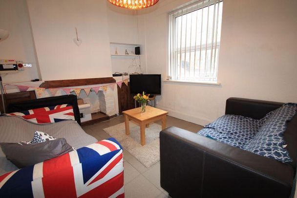 4 bedroom terraced house to rent - Photo 1