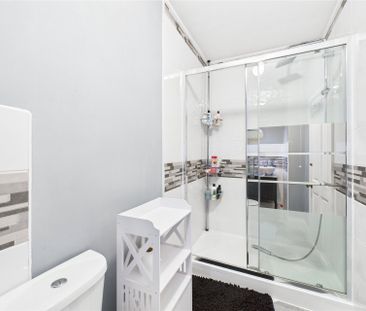 1 bedroom in High Street, Hampshire - Photo 6