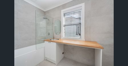 Fully renovated air conditioned home with two bathrooms - Photo 4