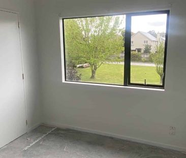 3 bedroom in The Avenue - Photo 3