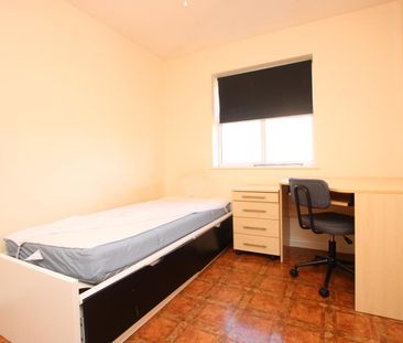 4 bedroom terraced house to rent - Photo 6