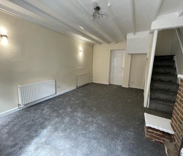 2 bedroom end of terrace house to rent - Photo 2