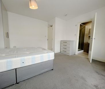 1 bedroom in a house share to rent - Photo 3