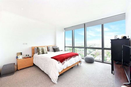 Offered this superb two bedroom apartment, positioned in one of Canary Wharfs most desirable residential developments. - Photo 4