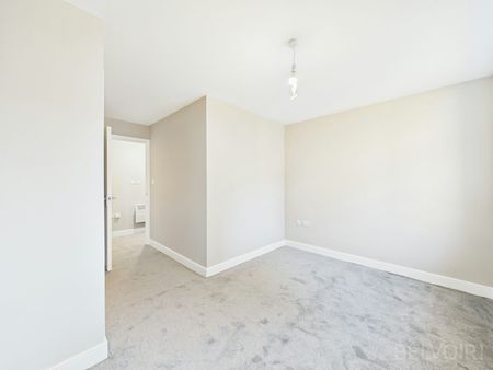 Flat to rent on - Photo 2