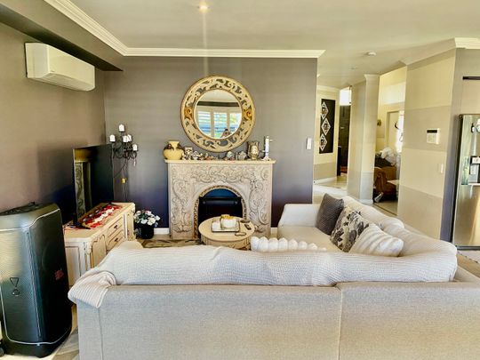 Surfers Paradise - Photo 1