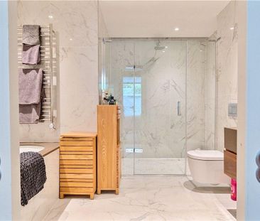 4 bedroom semi-detached house to rent - Photo 5