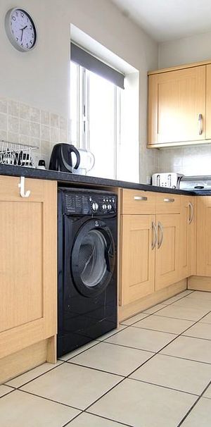 2 bedroom end of terrace house to rent - Photo 1