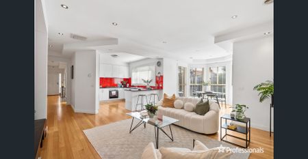 Stunning Deluxe Quality in Beautiful ''Rose Hedge''! - Photo 4