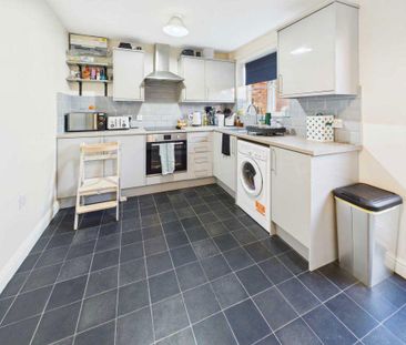 2 bedroom semi-detached house to rent - Photo 3